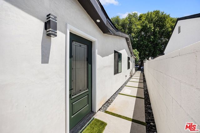 7935 Zelzah Avenue, Reseda (los Angeles), CA 91335