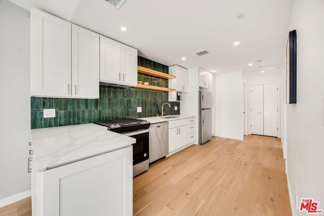 7935 Zelzah Avenue, Reseda (los Angeles), CA 91335