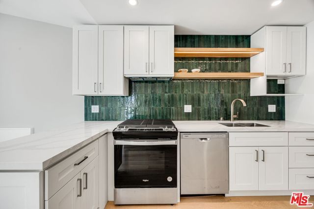 7935 Zelzah Avenue, Reseda (los Angeles), CA 91335