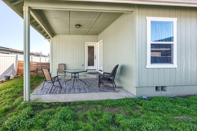 208 SW Blueberry Lane, Grants Pass, OR 97527