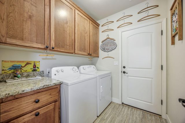 208 SW Blueberry Lane, Grants Pass, OR 97527