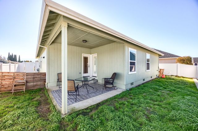 208 SW Blueberry Lane, Grants Pass, OR 97527
