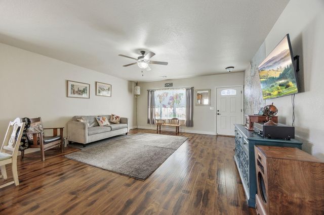 208 SW Blueberry Lane, Grants Pass, OR 97527