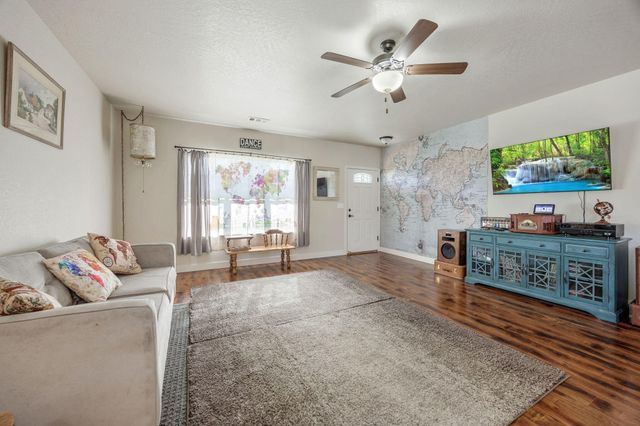 208 SW Blueberry Lane, Grants Pass, OR 97527