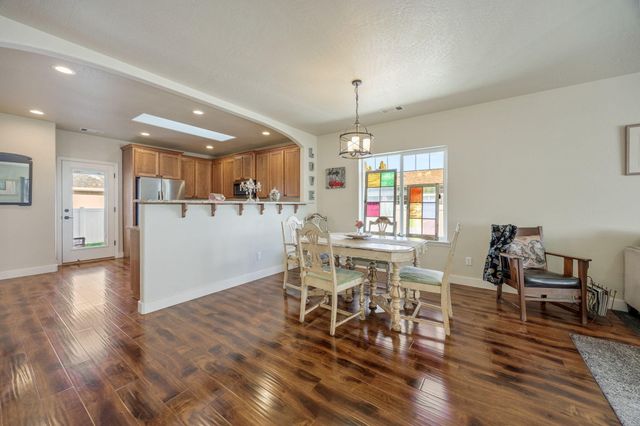 208 SW Blueberry Lane, Grants Pass, OR 97527