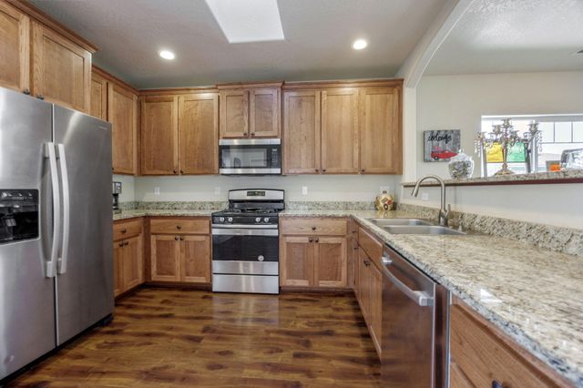 208 SW Blueberry Lane, Grants Pass, OR 97527