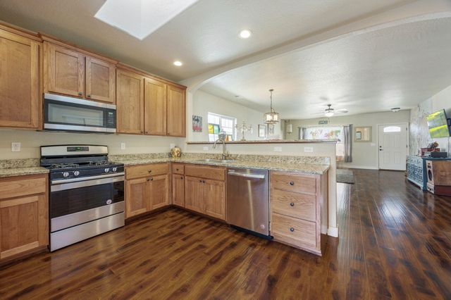208 SW Blueberry Lane, Grants Pass, OR 97527