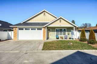 208 SW Blueberry Lane, Grants Pass, OR 97527
