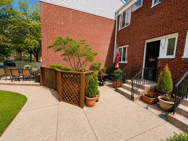 12-14 Bell Boulevard 109, Bayside, NY 11360