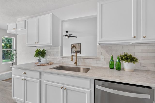 412 Apple Blossom Lane, Hurst, TX 76053