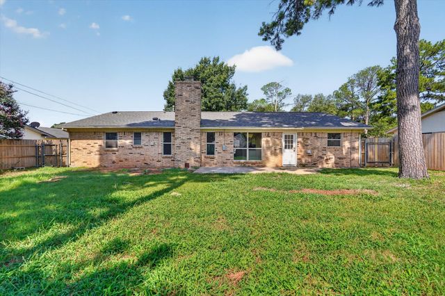 412 Apple Blossom Lane, Hurst, TX 76053