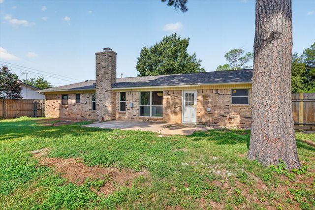 412 Apple Blossom Lane, Hurst, TX 76053