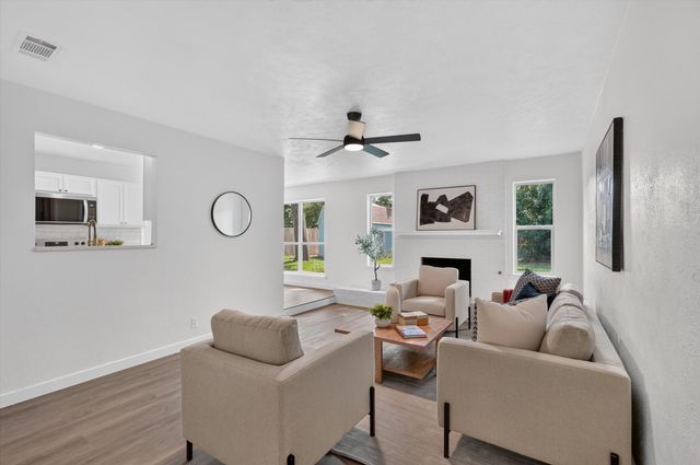 412 Apple Blossom Lane, Hurst, TX 76053