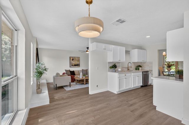 412 Apple Blossom Lane, Hurst, TX 76053