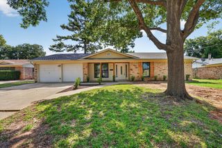 412 Apple Blossom Lane, Hurst, TX 76053