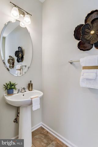 42506 OXFORD FOREST CIR, Chantilly, VA 20152