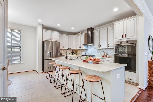 42506 OXFORD FOREST CIR, Chantilly, VA 20152