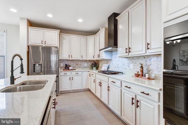 42506 OXFORD FOREST CIR, Chantilly, VA 20152