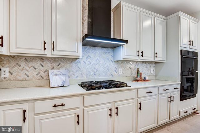 42506 OXFORD FOREST CIR, Chantilly, VA 20152