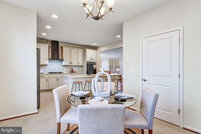 42506 OXFORD FOREST CIR, Chantilly, VA 20152