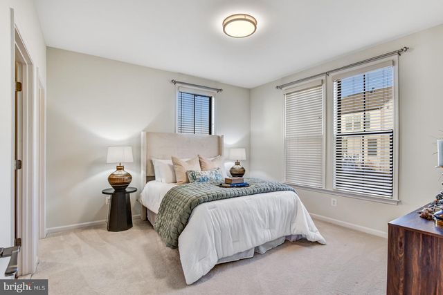 42506 OXFORD FOREST CIR, Chantilly, VA 20152