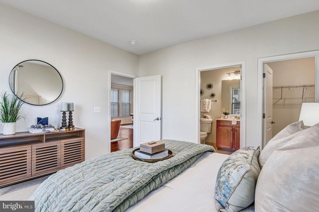 42506 OXFORD FOREST CIR, Chantilly, VA 20152