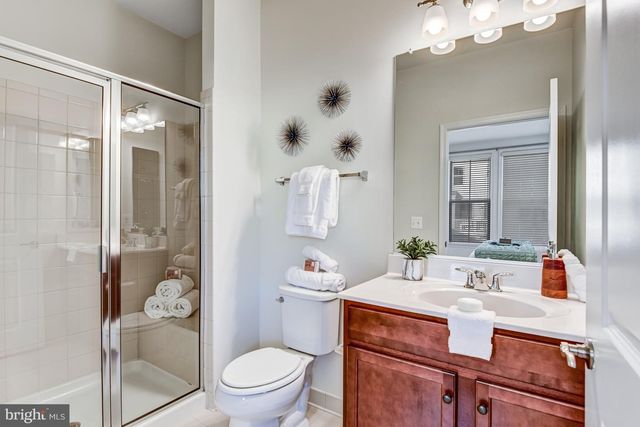 42506 OXFORD FOREST CIR, Chantilly, VA 20152