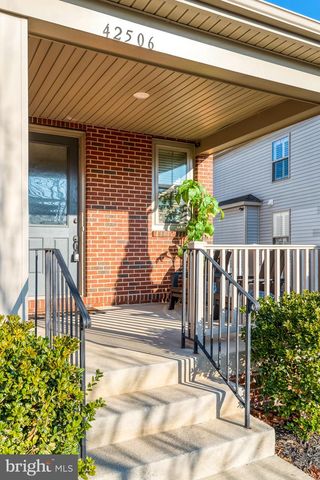 42506 OXFORD FOREST CIR, Chantilly, VA 20152