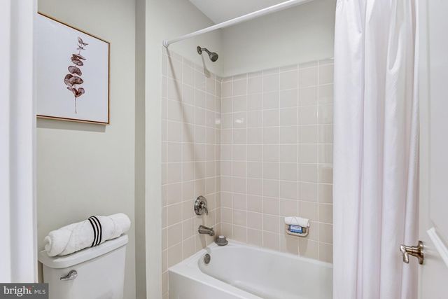 42506 OXFORD FOREST CIR, Chantilly, VA 20152