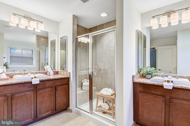 42506 OXFORD FOREST CIR, Chantilly, VA 20152