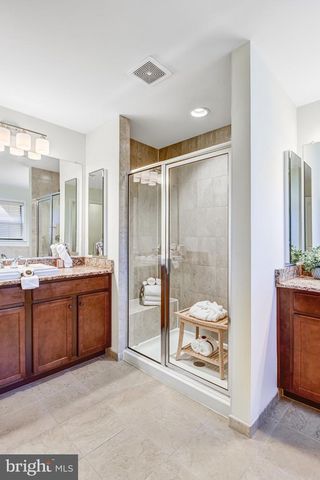 42506 OXFORD FOREST CIR, Chantilly, VA 20152