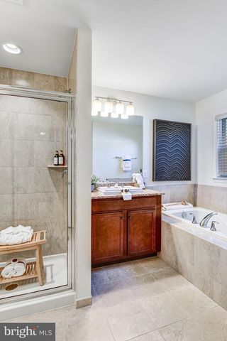 42506 OXFORD FOREST CIR, Chantilly, VA 20152