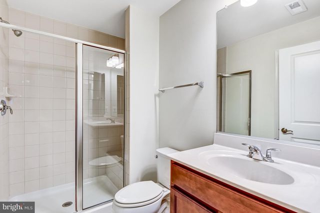 42506 OXFORD FOREST CIR, Chantilly, VA 20152