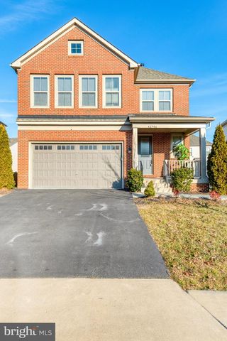 42506 OXFORD FOREST CIR, Chantilly, VA 20152