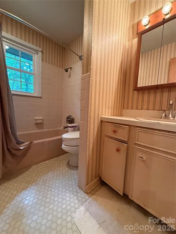 118 Brightwater Heights Drive, Hendersonville, NC 28791