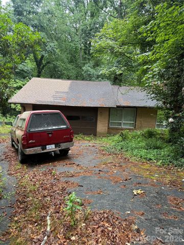 118 Brightwater Heights Drive, Hendersonville, NC 28791