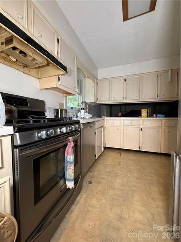 118 Brightwater Heights Drive, Hendersonville, NC 28791