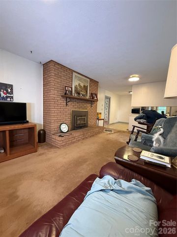 118 Brightwater Heights Drive, Hendersonville, NC 28791