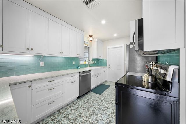 212 Angler CT, Marco Island, FL 34145