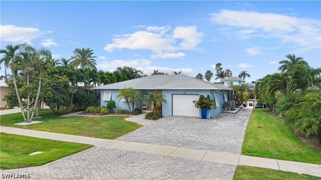 212 Angler CT, Marco Island, FL 34145