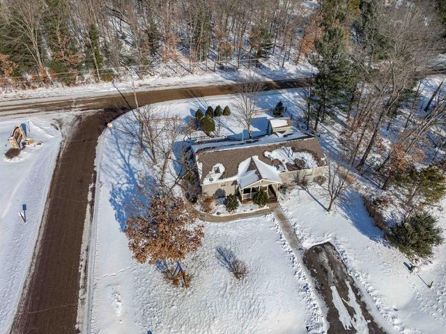 399 Oakbrook Drive, Wisconsin Dells, WI 53965