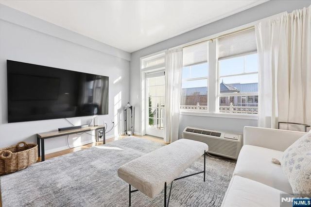 15 Freedom Way 412, Jersey City, NJ 07305