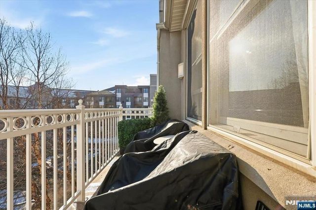 15 Freedom Way 412, Jersey City, NJ 07305