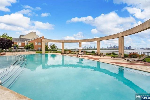 15 Freedom Way 412, Jersey City, NJ 07305