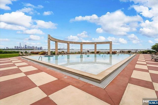 15 Freedom Way 412, Jersey City, NJ 07305