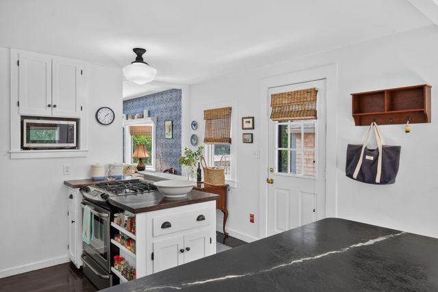 1210 County Road, Cataumet, MA 02534