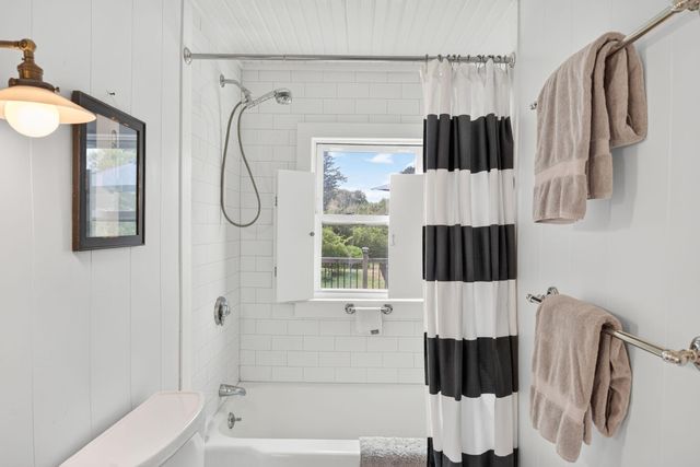 1210 County Road, Cataumet, MA 02534