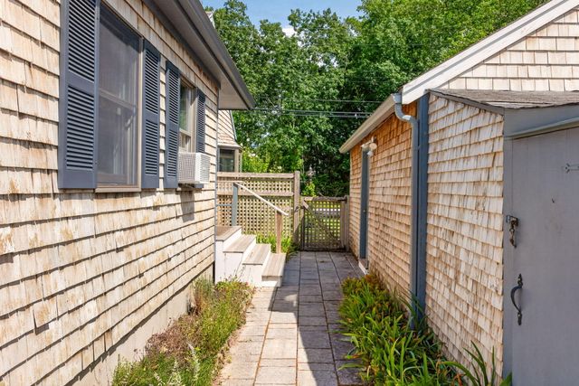 1210 County Road, Cataumet, MA 02534