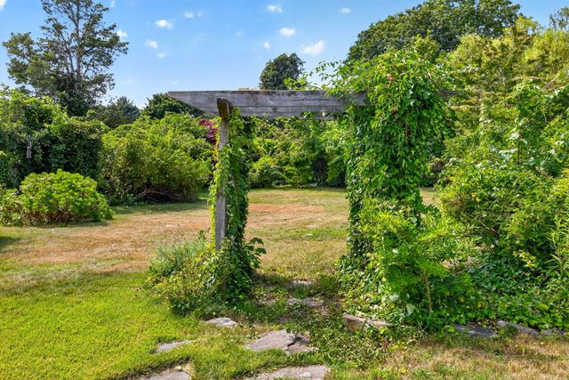 1210 County Road, Cataumet, MA 02534