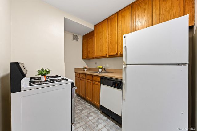 175-20 Wexford Terrace 7D, Jamaica Estates, NY 11432